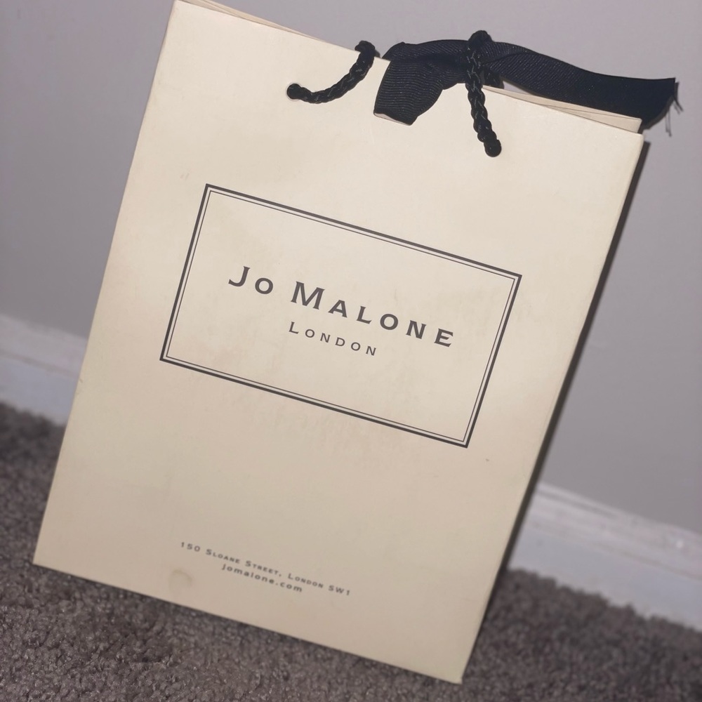Jo Malone Shopping Bag w/ black ribbon